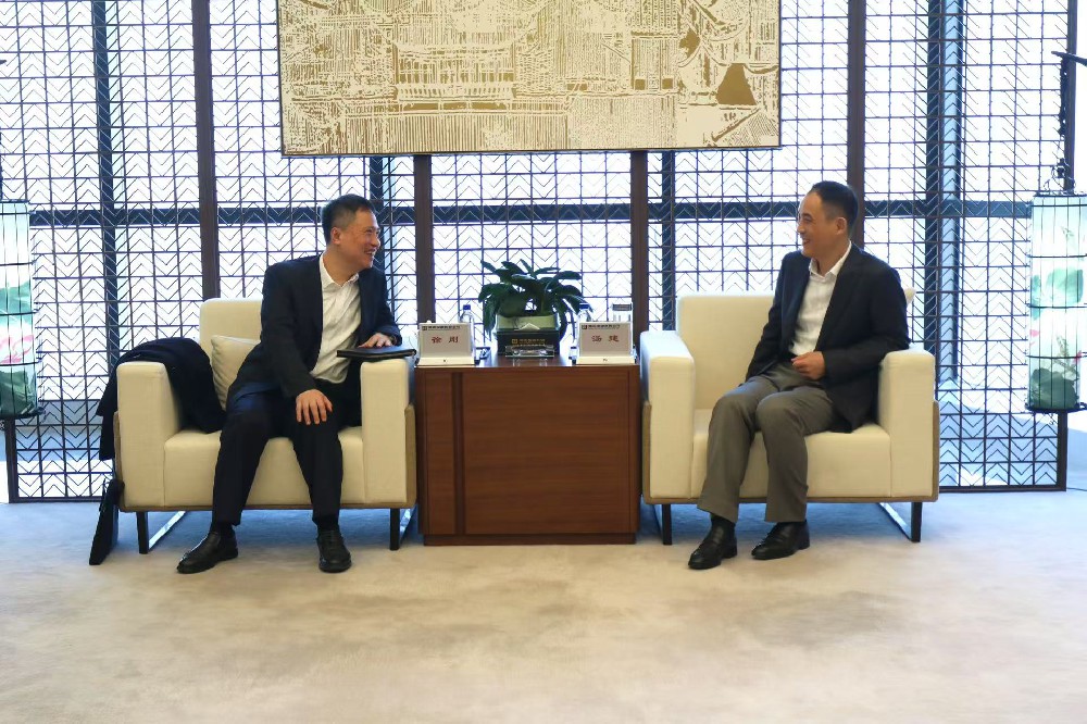 汤建与建行湖北省分行党委委员徐刚一行座谈